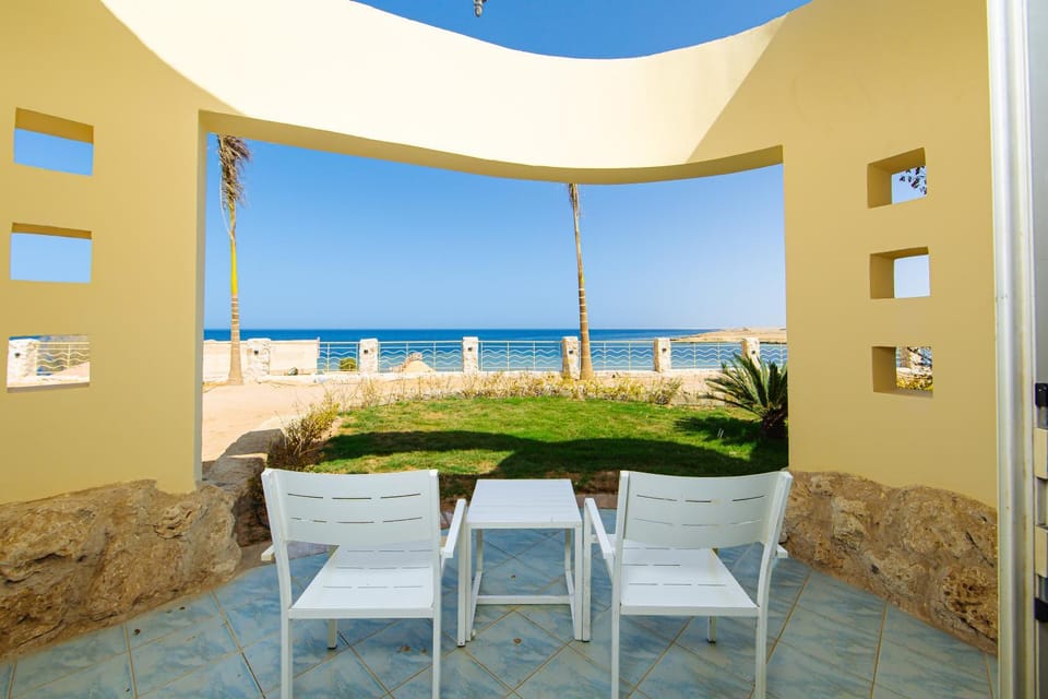 View (from property/room), Balcony/Terrace, Bedroom
