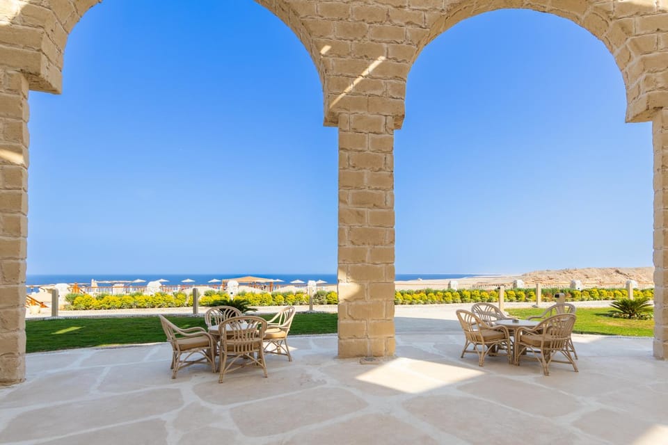 View (from property/room), Balcony/Terrace, Lounge or bar, Seating area