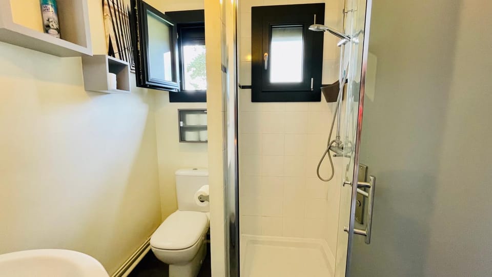 Shower, Toilet, Bathroom