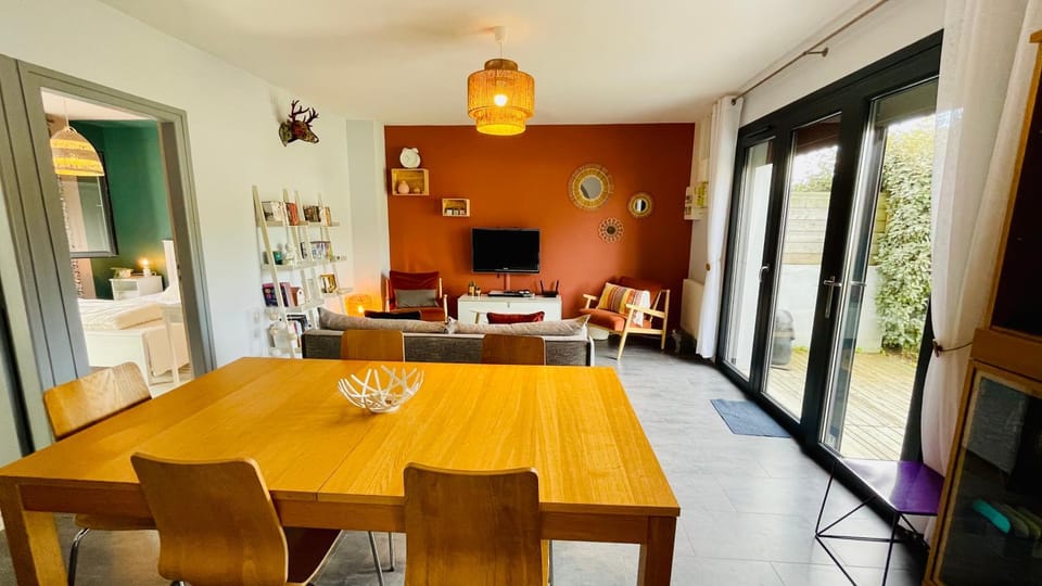 TV and multimedia, Dining area