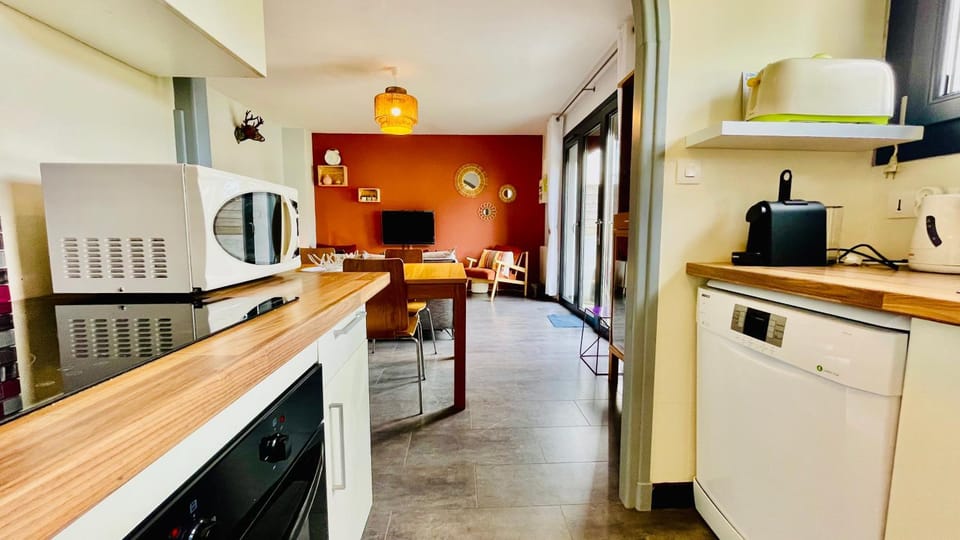 dishwasher, minibar, pet friendly, stove, toaster, kitchen