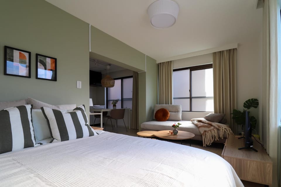 Photo of the whole room, Bedroom