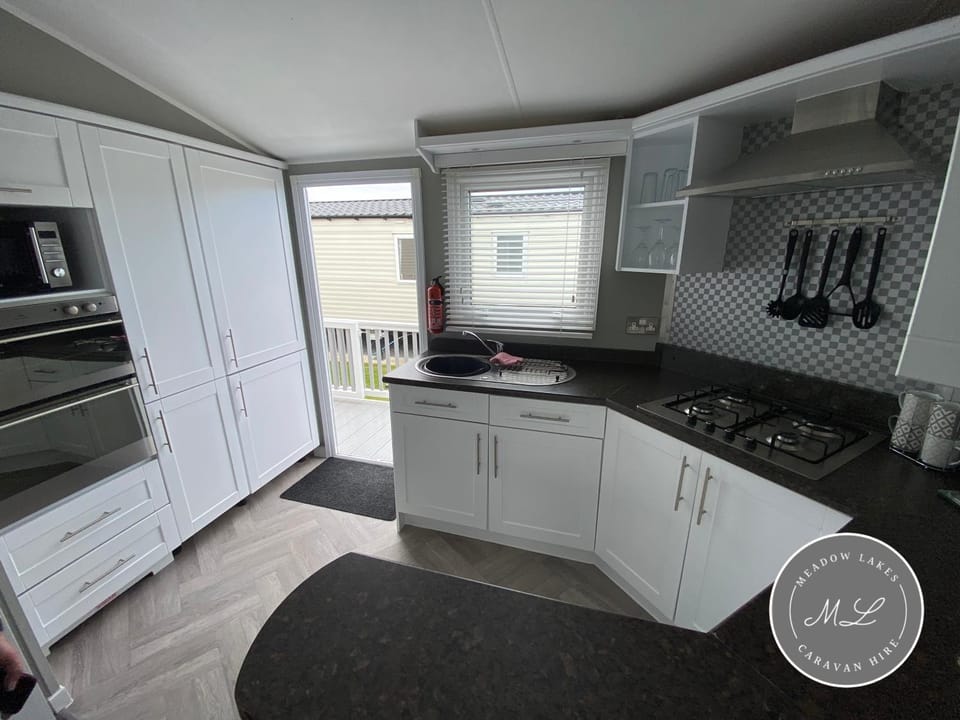 Palm Grove 28 - Golden Palm - Central heating, pet friendly, WiFi, bed linen - Meadow Lakes Caravan & Lodge Hire Apartment in Chapel Saint Leonards