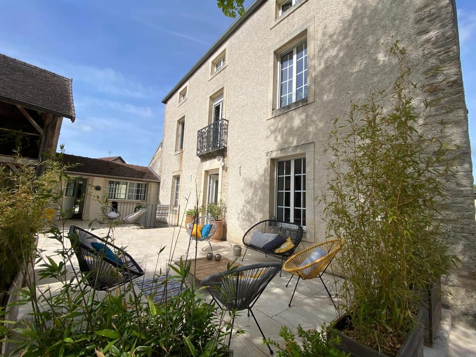 38BIS Location nuit / week-end / vacances House in Bourgogne-Franche-Comté