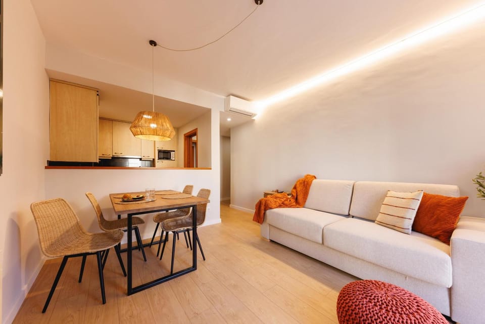 Living room, Seating area, Dining area