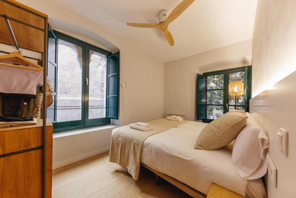 Bed, Bedroom, fireplace, towels