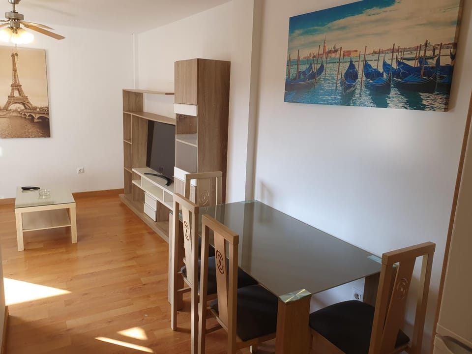 2H, Aire Acondic, 50m2, 1 dormitorio, 4 huéspedes, WIFI GRATIS Apartment in Andalusia