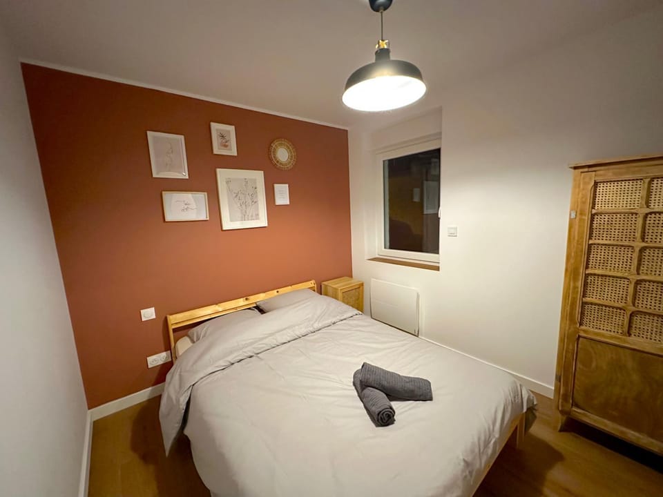 Bed, Photo of the whole room, Bedroom, towels, wardrobe