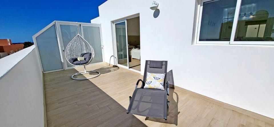 Day, Balcony/Terrace, Balcony/Terrace, sunbed