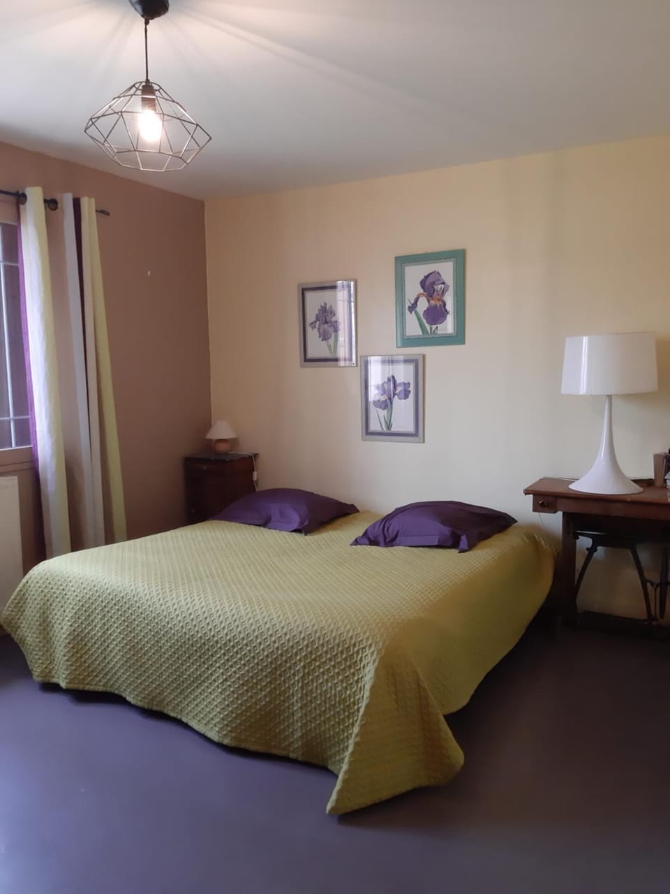 Photo of the whole room, Bedroom