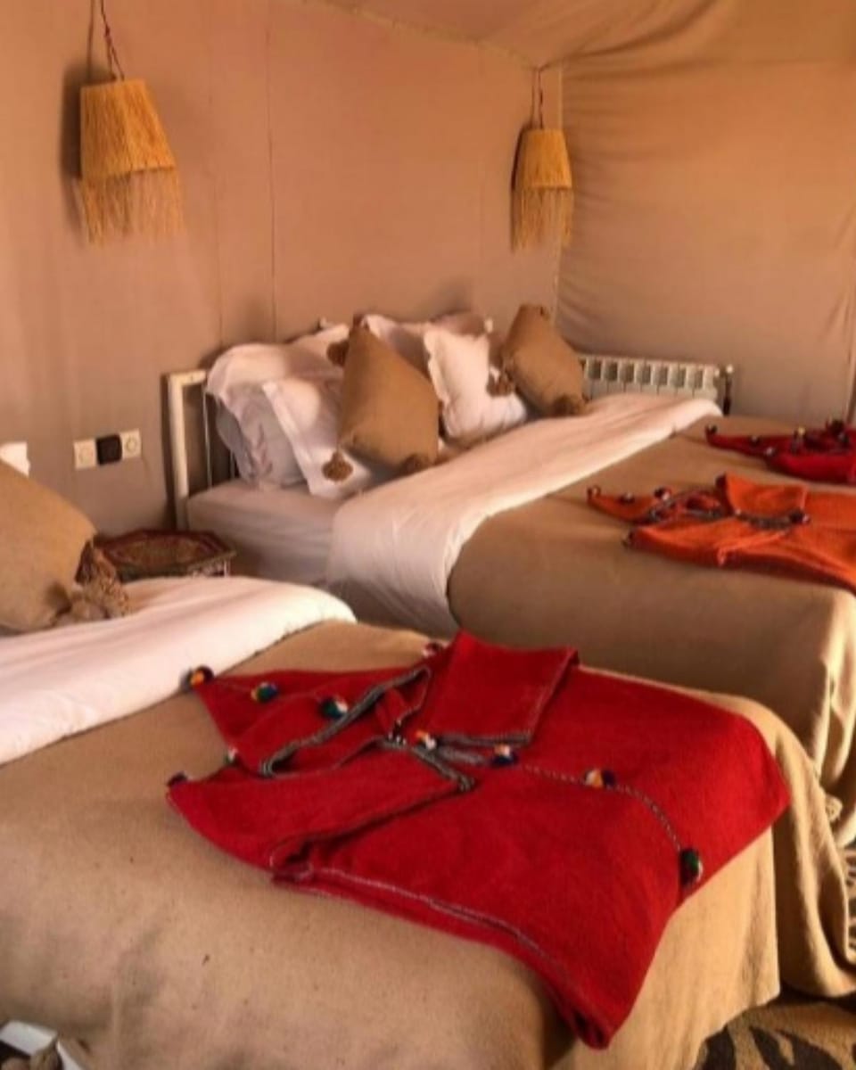 Property building, Bed, Photo of the whole room, Bedroom, towels