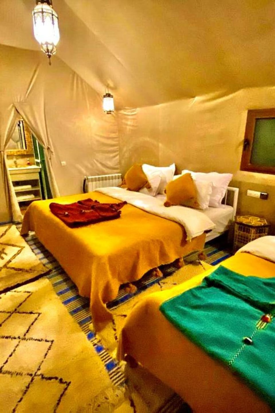 Property building, Bed, Photo of the whole room, Bedroom, towels