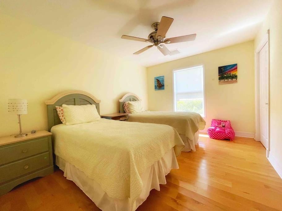 3 bed 3 bath home on quiet canal with heated and chilled pool House in St James City