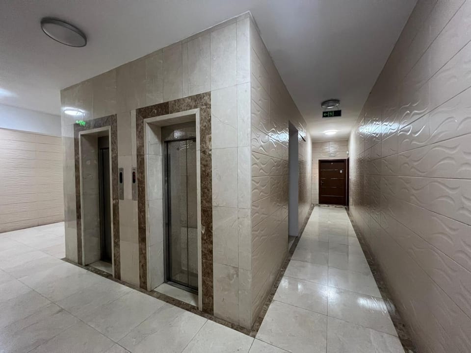 Facade/entrance, elevator