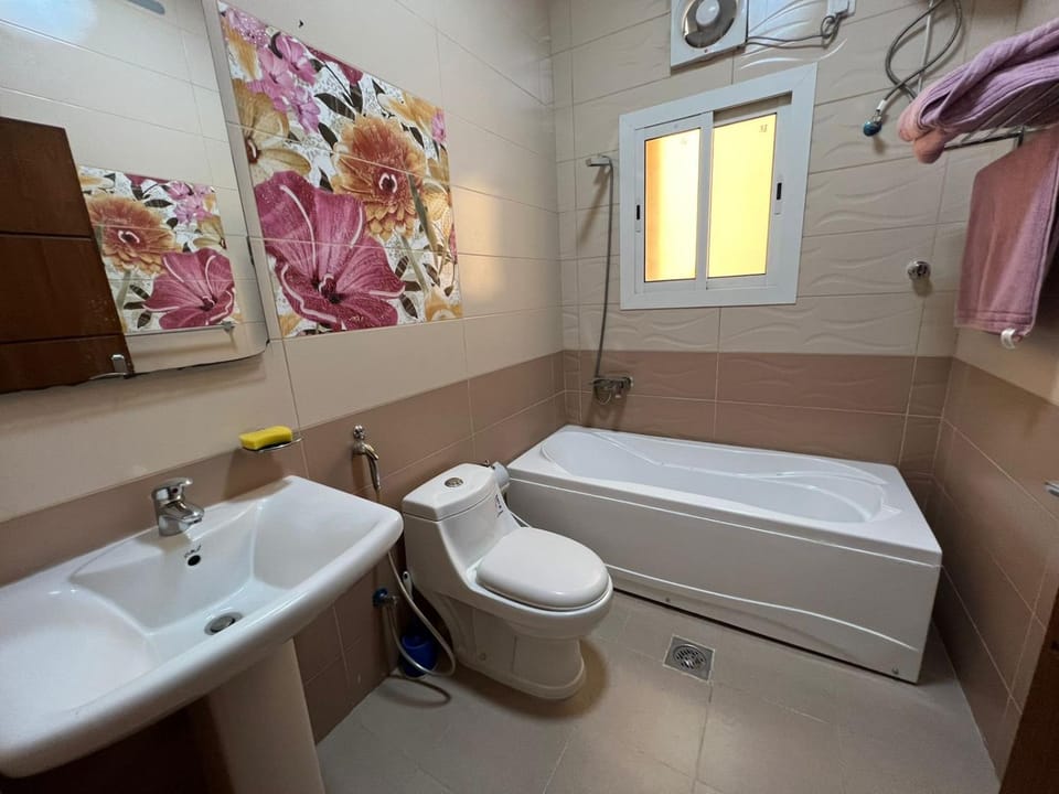 Shower, Toilet, Bathroom, Bath, bidet, towels