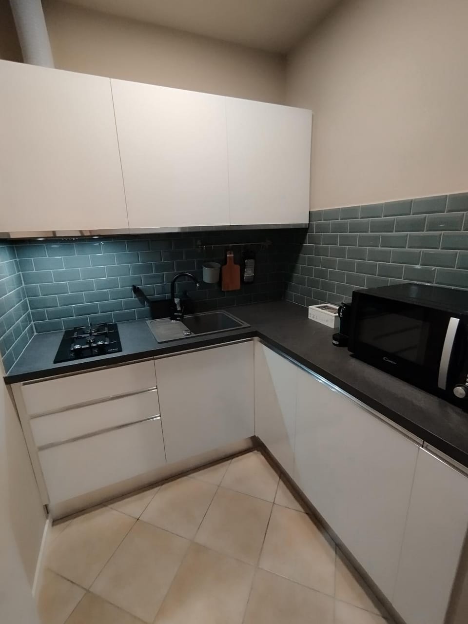 Coffee/tea facilities, Kitchen or kitchenette, minibar, stove
