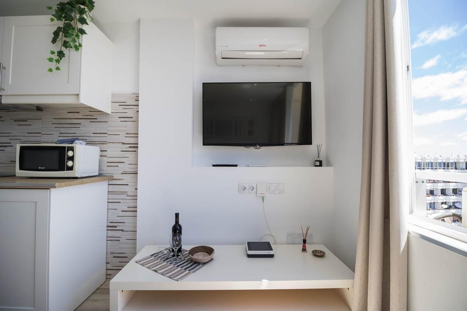 TV and multimedia, air conditioner