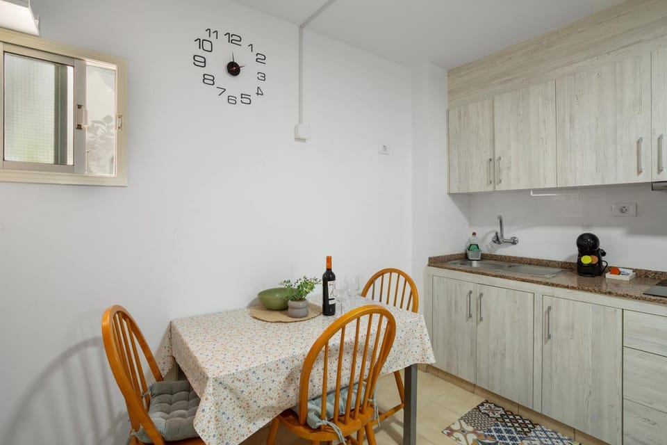 Property building, Kitchen or kitchenette, Living room