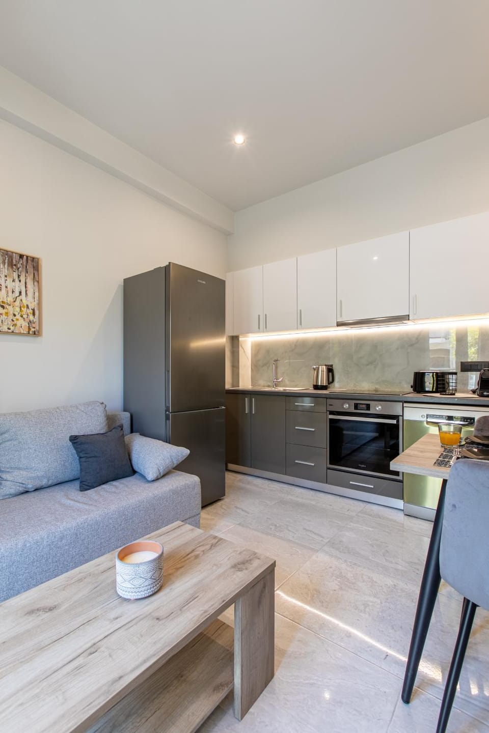 Living room, Seating area, Dining area, pet friendly, stove