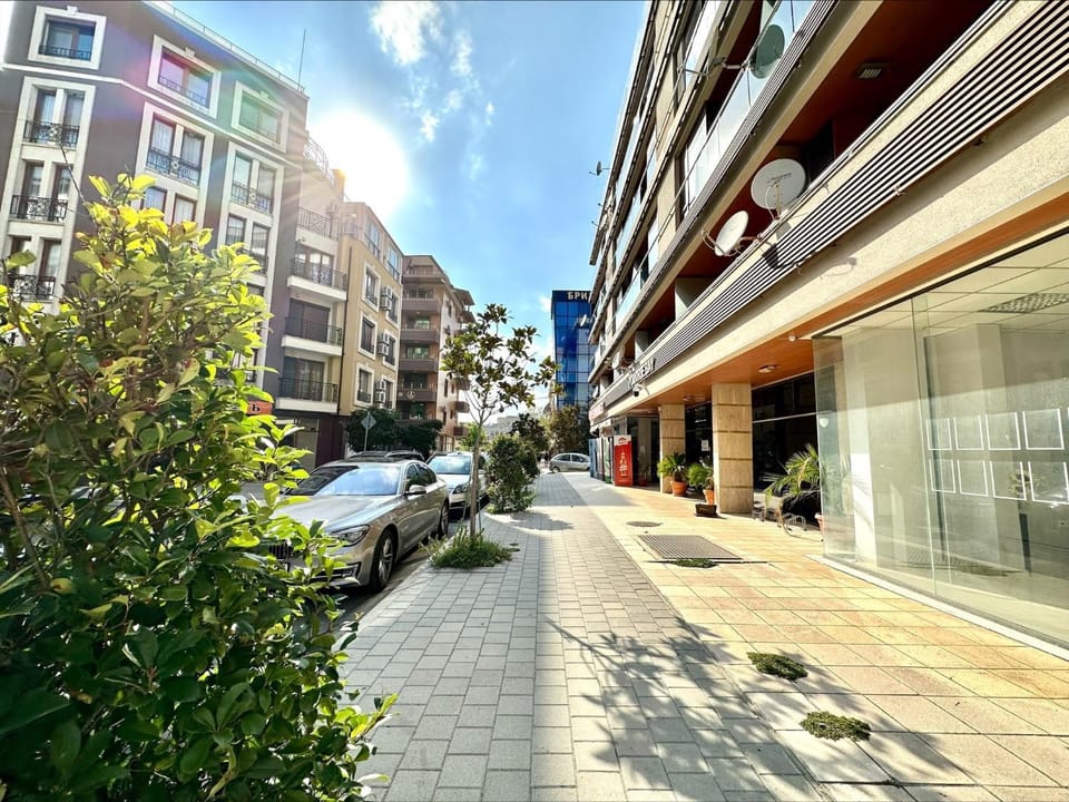 Property building, Neighbourhood, Location
