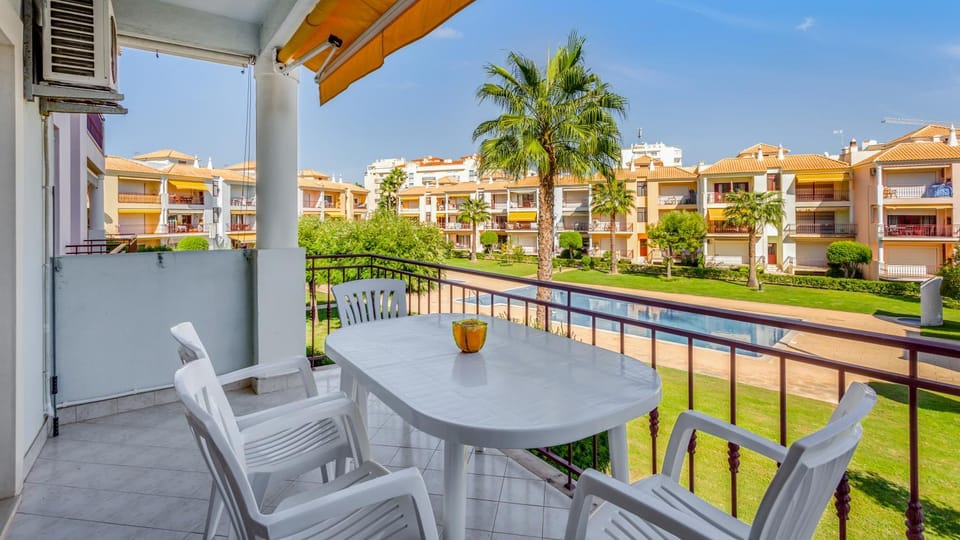 View (from property/room), Balcony/Terrace, Dining area, Pool view, Swimming pool