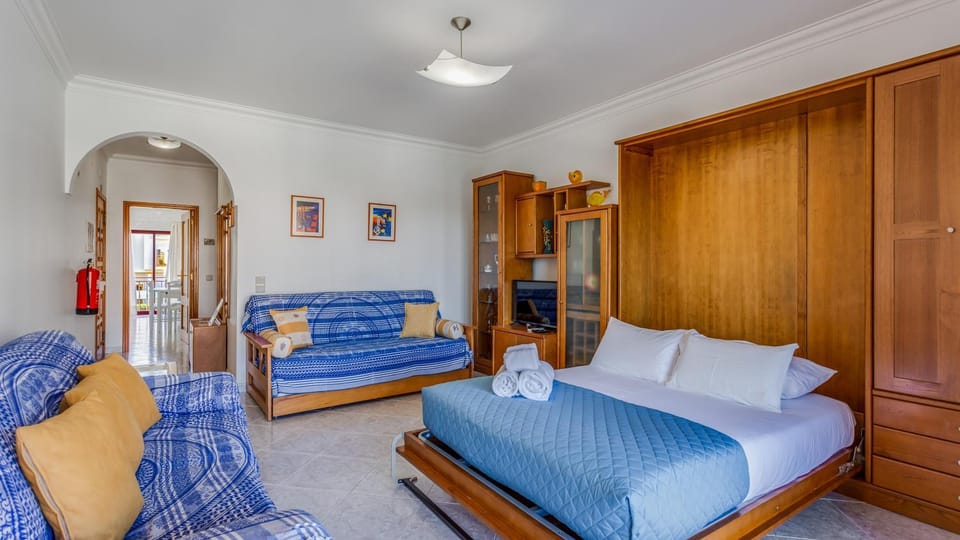Bed, TV and multimedia, Living room, Seating area, wardrobe