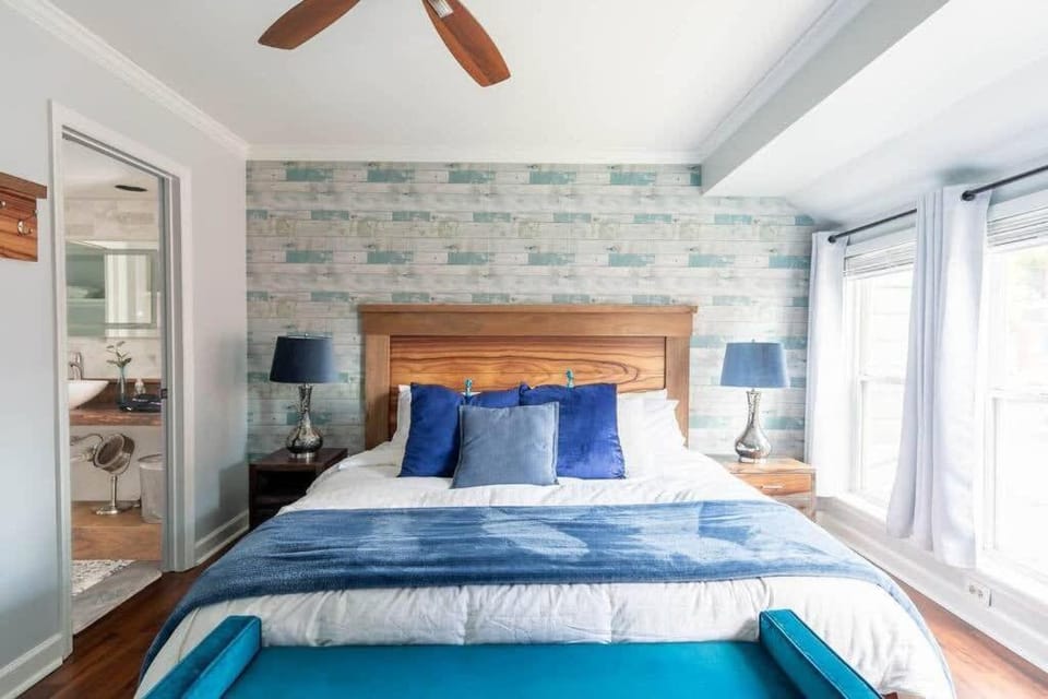 Walk To Broadway Charming Modern Historic Townhome House in Nashville