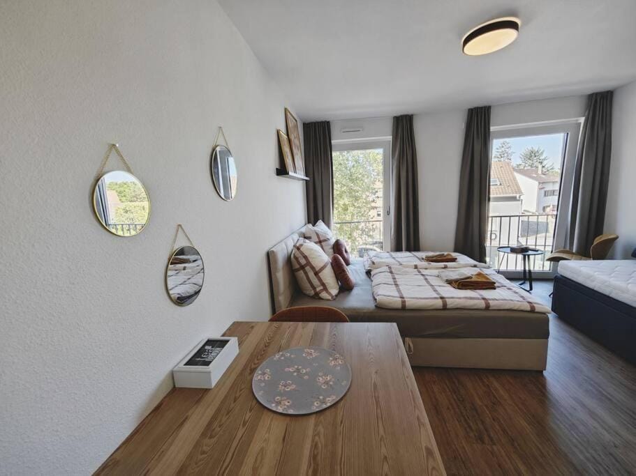 Bed, Living room, Photo of the whole room, Seating area, Bedroom