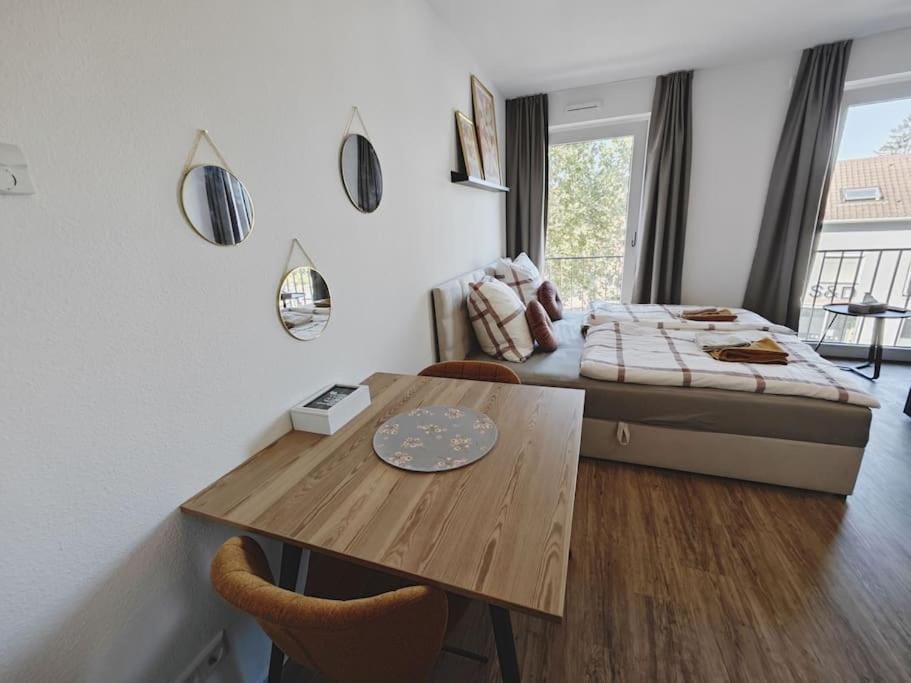 Bed, Living room, Seating area, Dining area, Bedroom