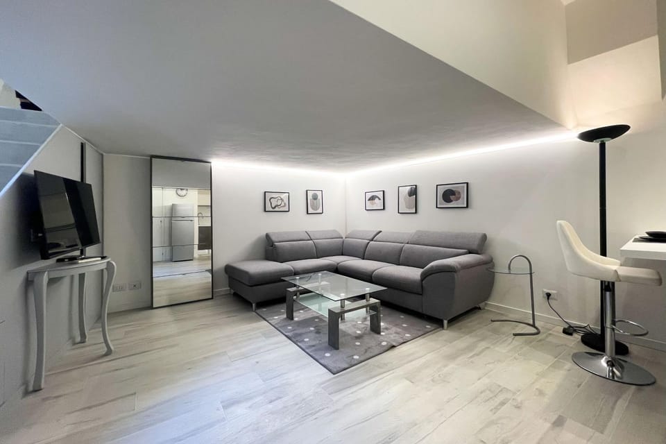 Bed, TV and multimedia, Living room, Seating area