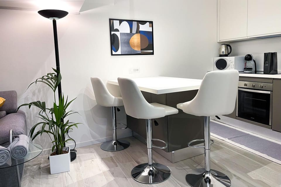 Coffee/tea facilities, Kitchen or kitchenette, Living room, Seating area, Dining area, dishwasher, minibar, pet friendly, stove, laundry