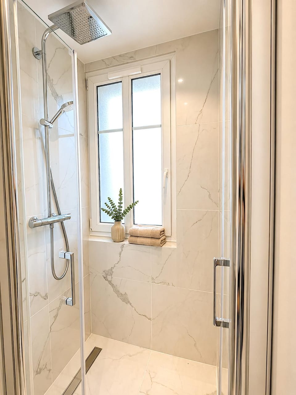 Shower, Bathroom, towels