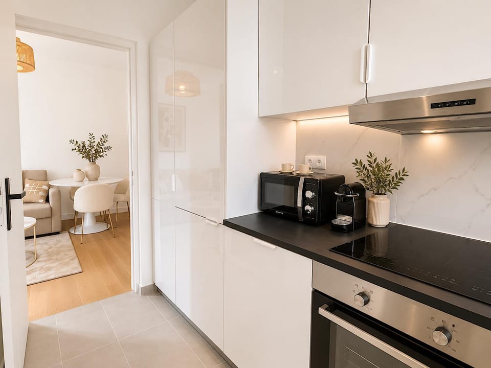 Kitchen or kitchenette, Living room, oven, stove