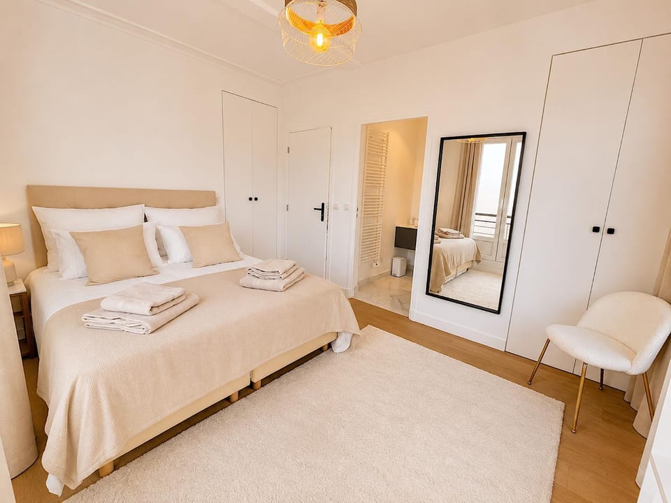 Bed, Photo of the whole room, Bedroom, towels, wardrobe