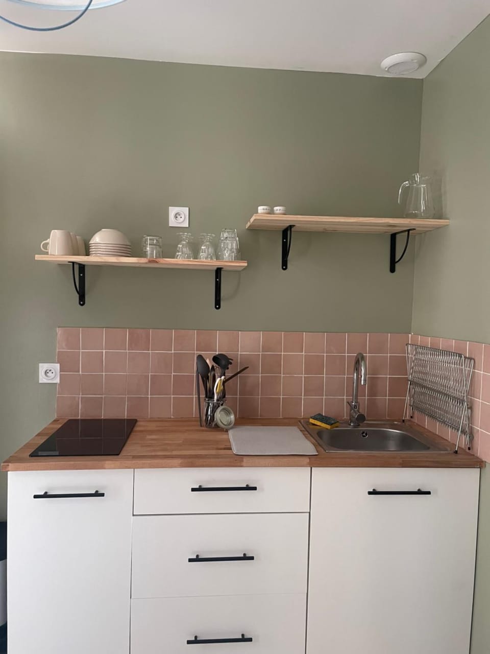 Kitchen or kitchenette, stove