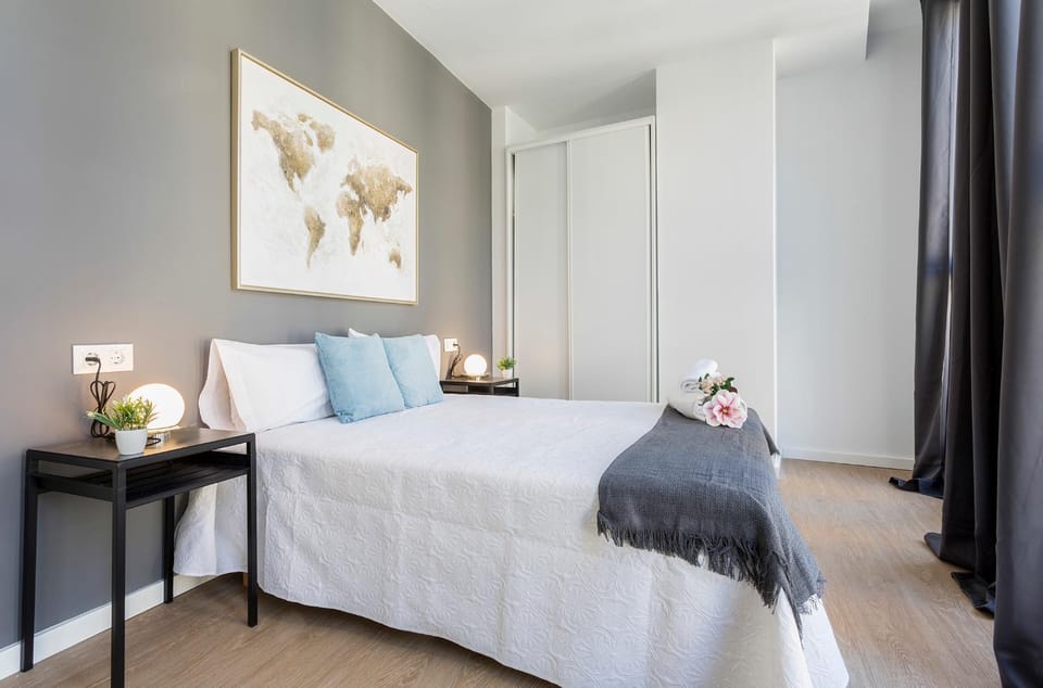 Bed, Photo of the whole room, Bedroom