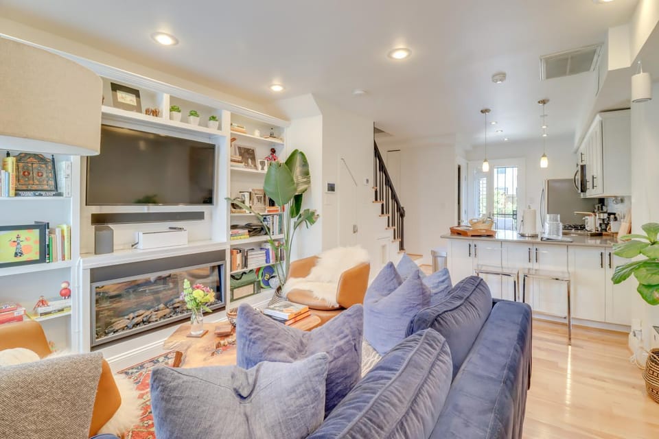 2 Mi to National Mall: Stunning Townhome w/ Patio! House in District of Columbia