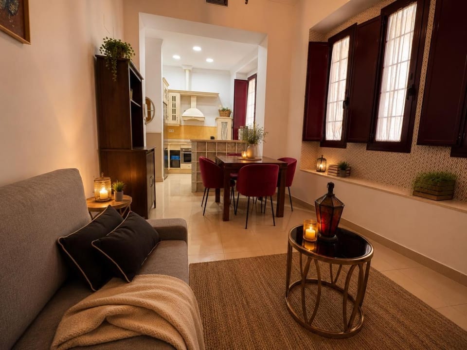 Kitchen or kitchenette, Living room, Seating area, Dining area