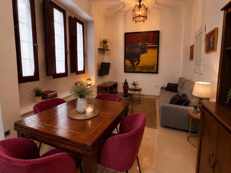 TV and multimedia, Living room, Seating area, Dining area