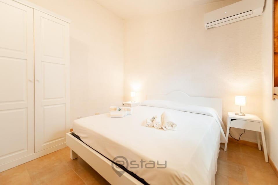 Bed, Photo of the whole room, Bedroom, towels, air conditioner