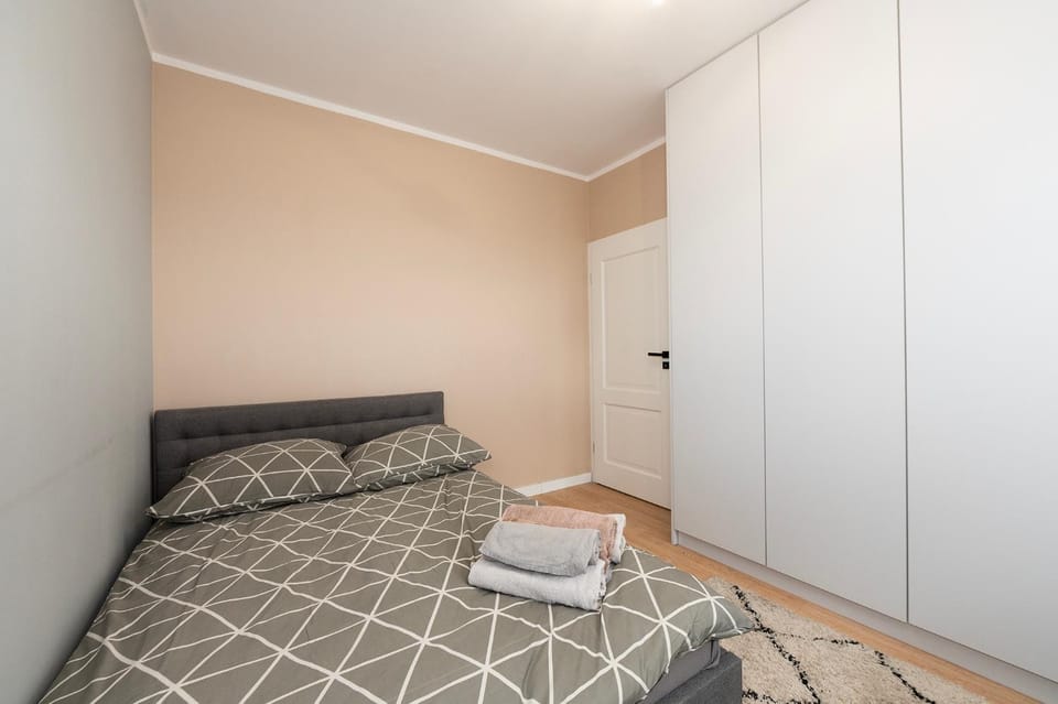 Bed, Bedroom, towels, wardrobe