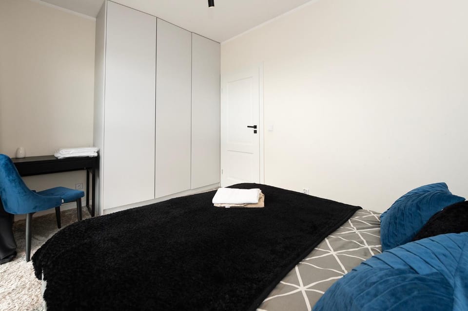 Bed, Bedroom, towels, wardrobe