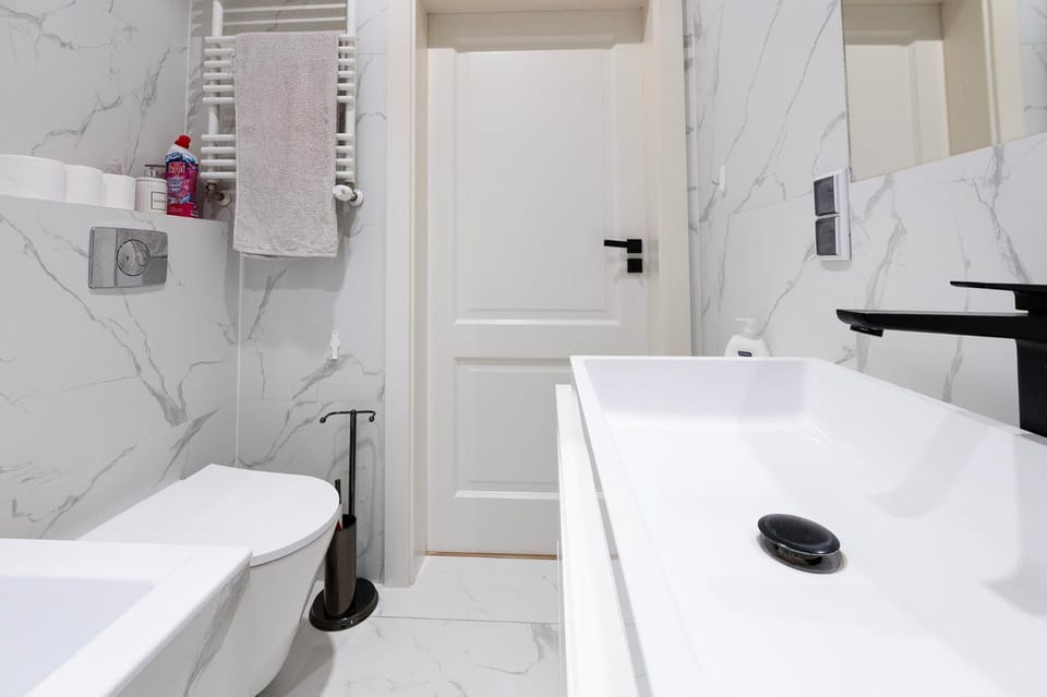 Shower, Toilet, Bathroom, Bath, towels
