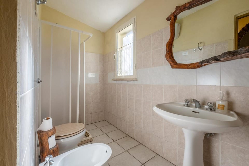 Bathroom, Living room