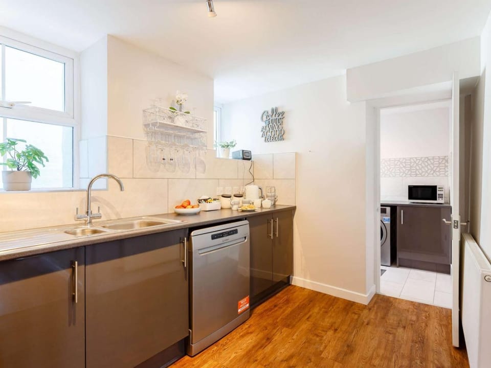 Kitchen or kitchenette, dishwasher, minibar, pet friendly, toaster
