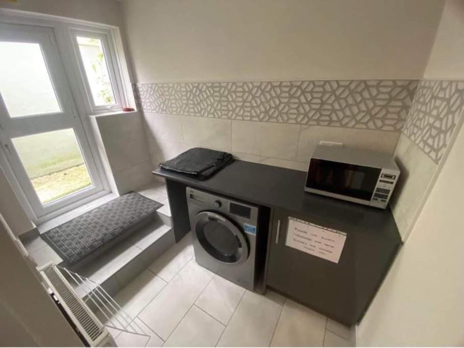 Kitchen or kitchenette, minibar, washing machine, dryer