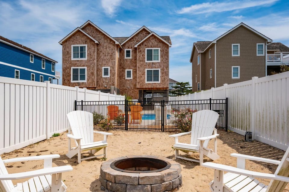 CS3L Brown Pelican House in Nags Head