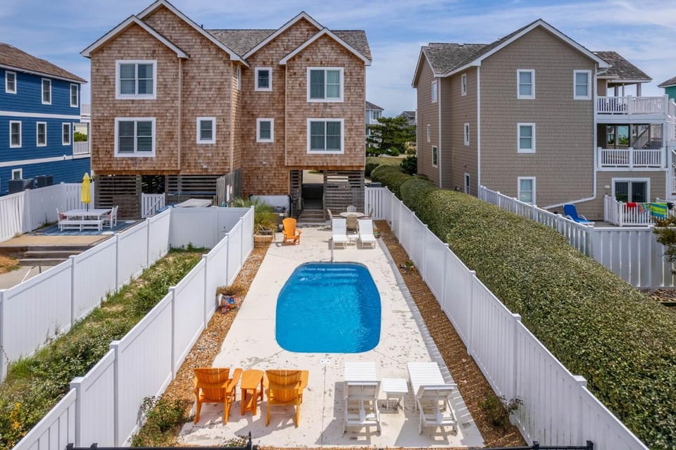 CS3L Brown Pelican House in Nags Head