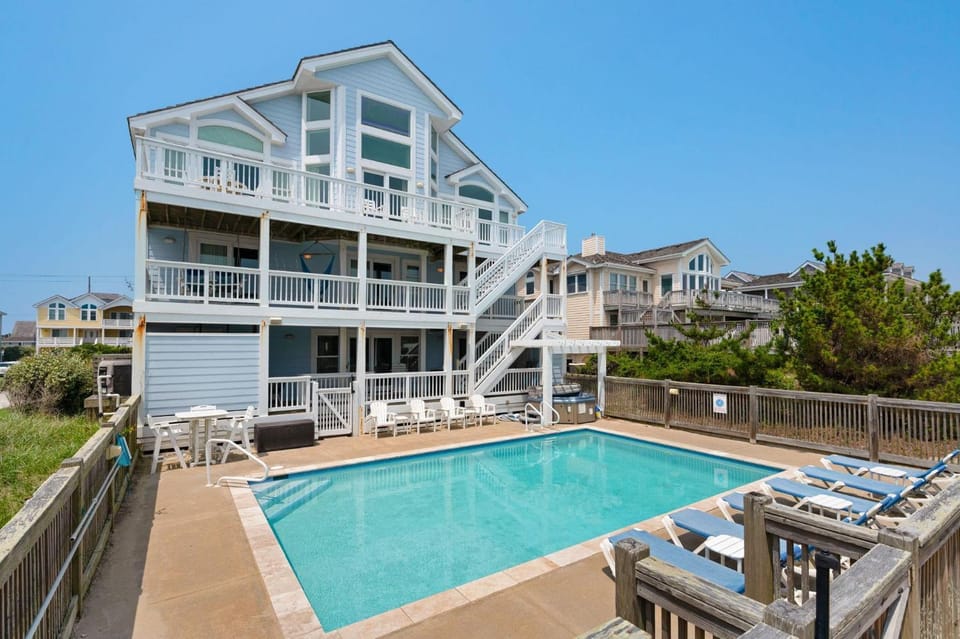 DE11 Carolina Blue House in Nags Head