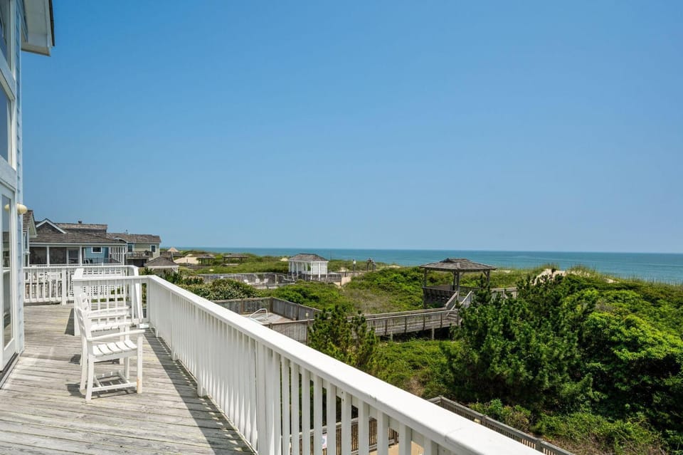 DE11 Carolina Blue House in Nags Head